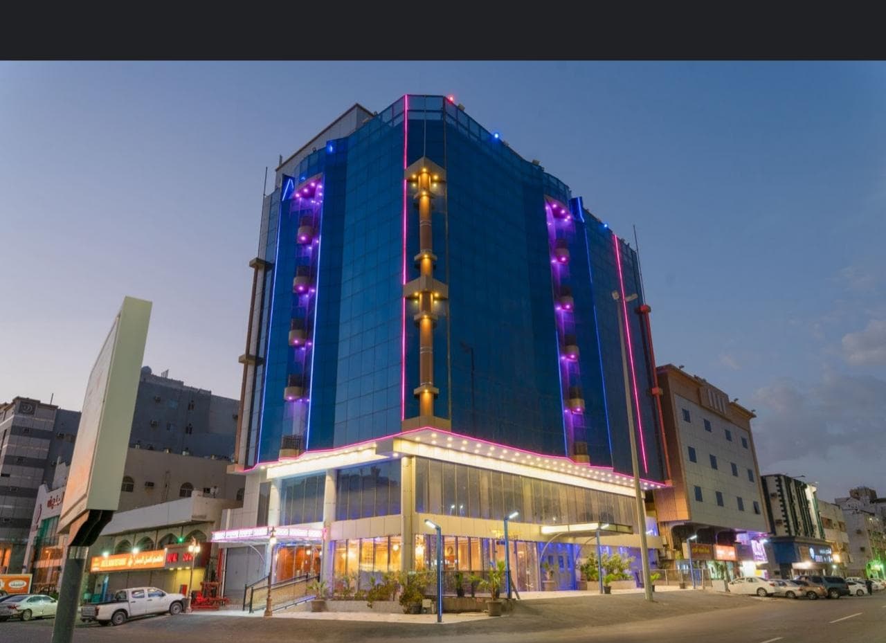 فندق تعيش الحياة